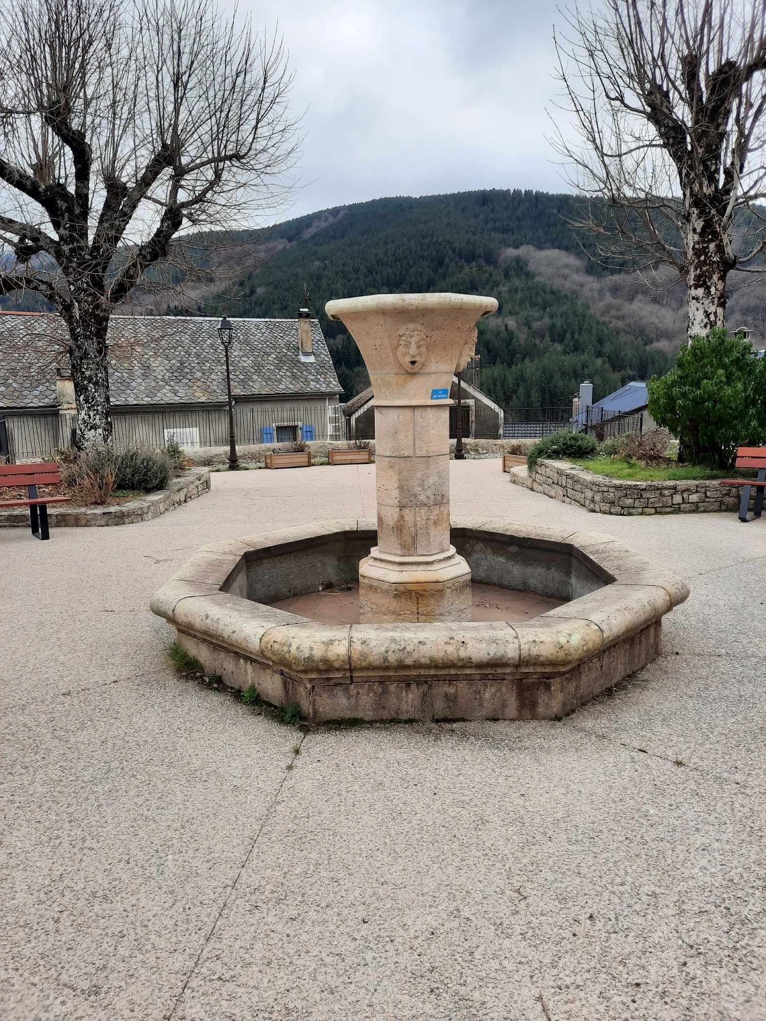 Fontaine des trois ermites