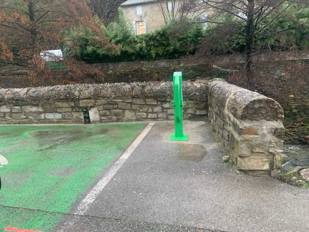 Borne de recharge de vélo électrique à St André de Valborgne