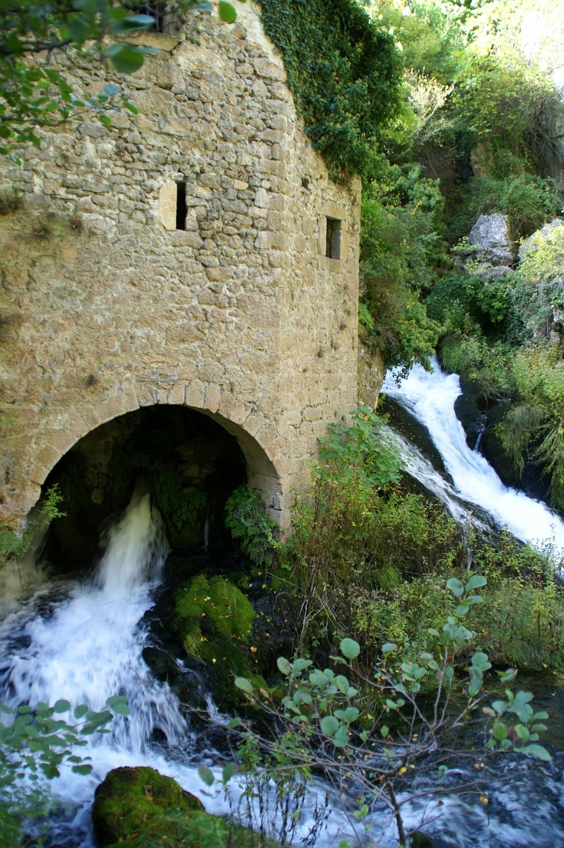 Les moulins de la Foux et la résurgence de la Vis