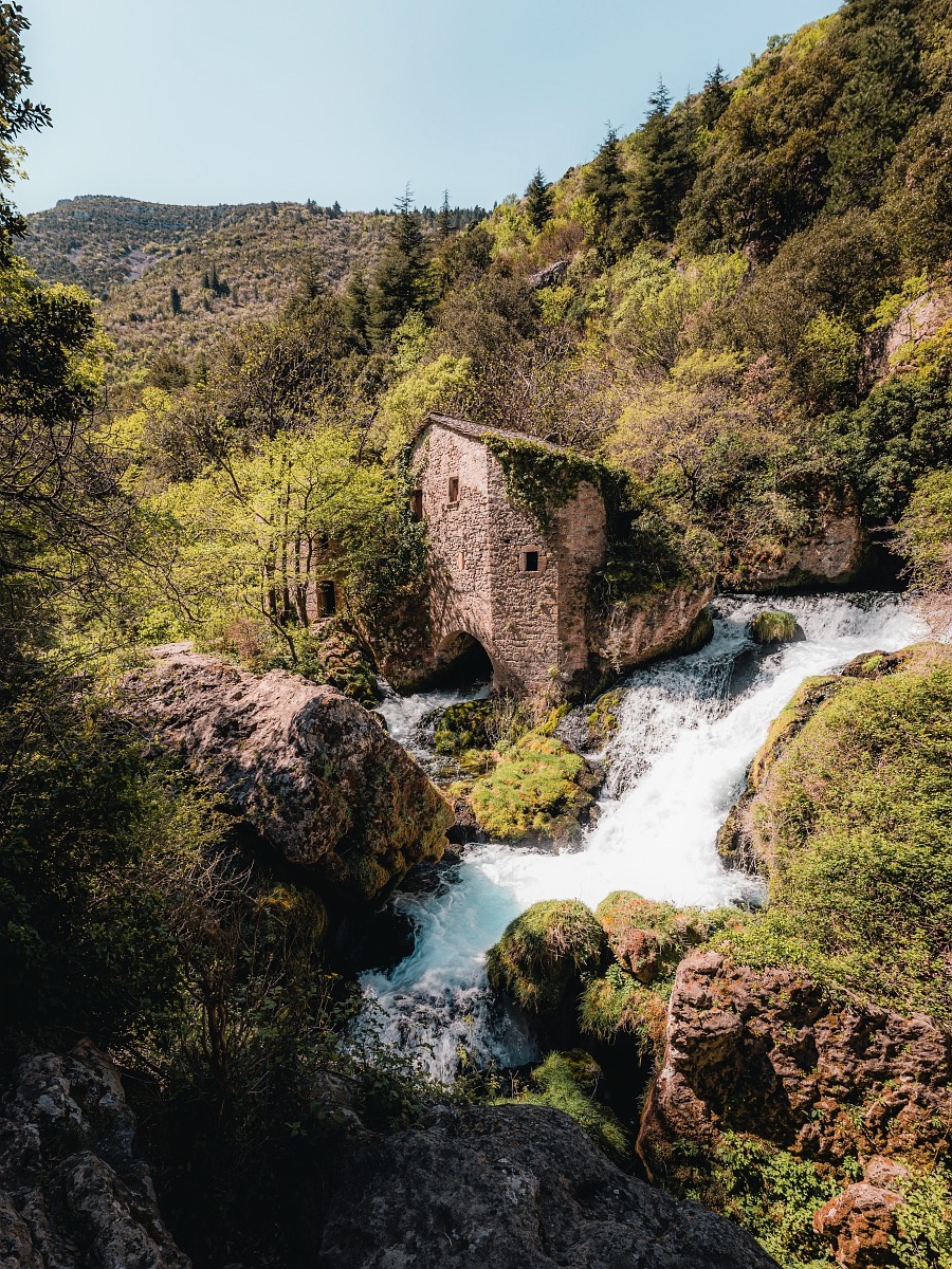 Les moulins de la Foux et la résurgence de la Vis