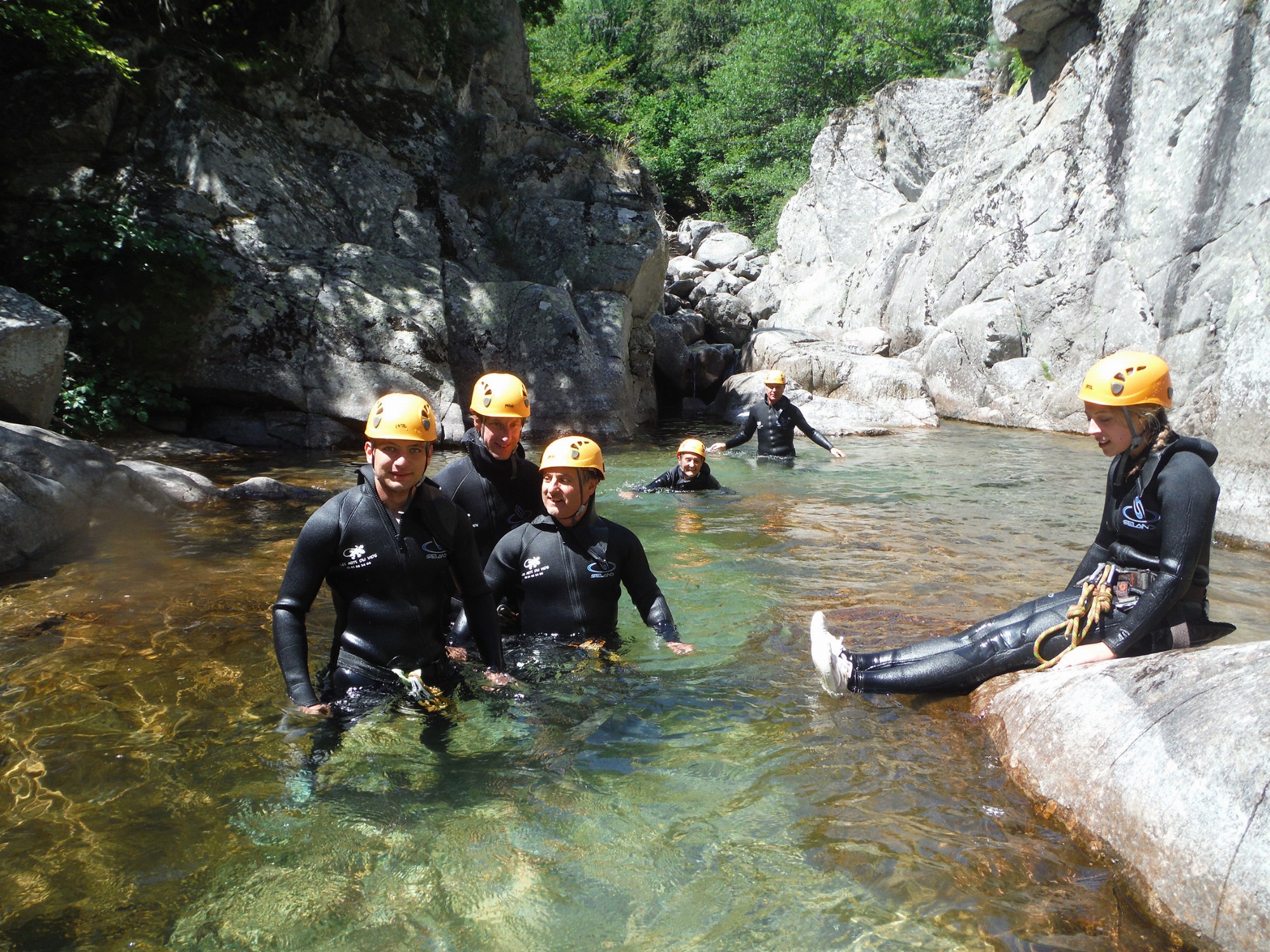Petite pause dans le canyon du Tapoul avec l'eau cristaline