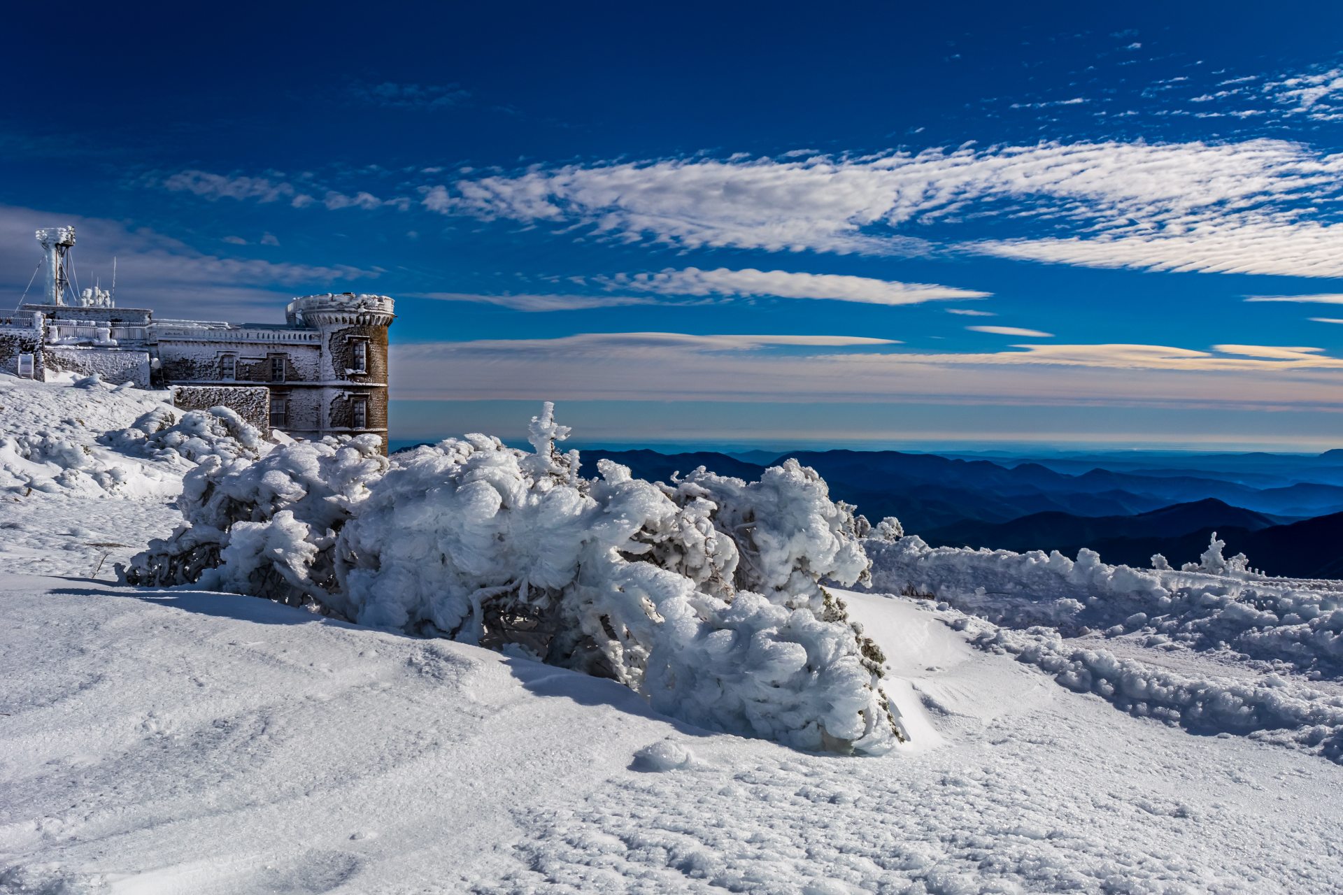 Observatoire de l'aigoual sous la neige