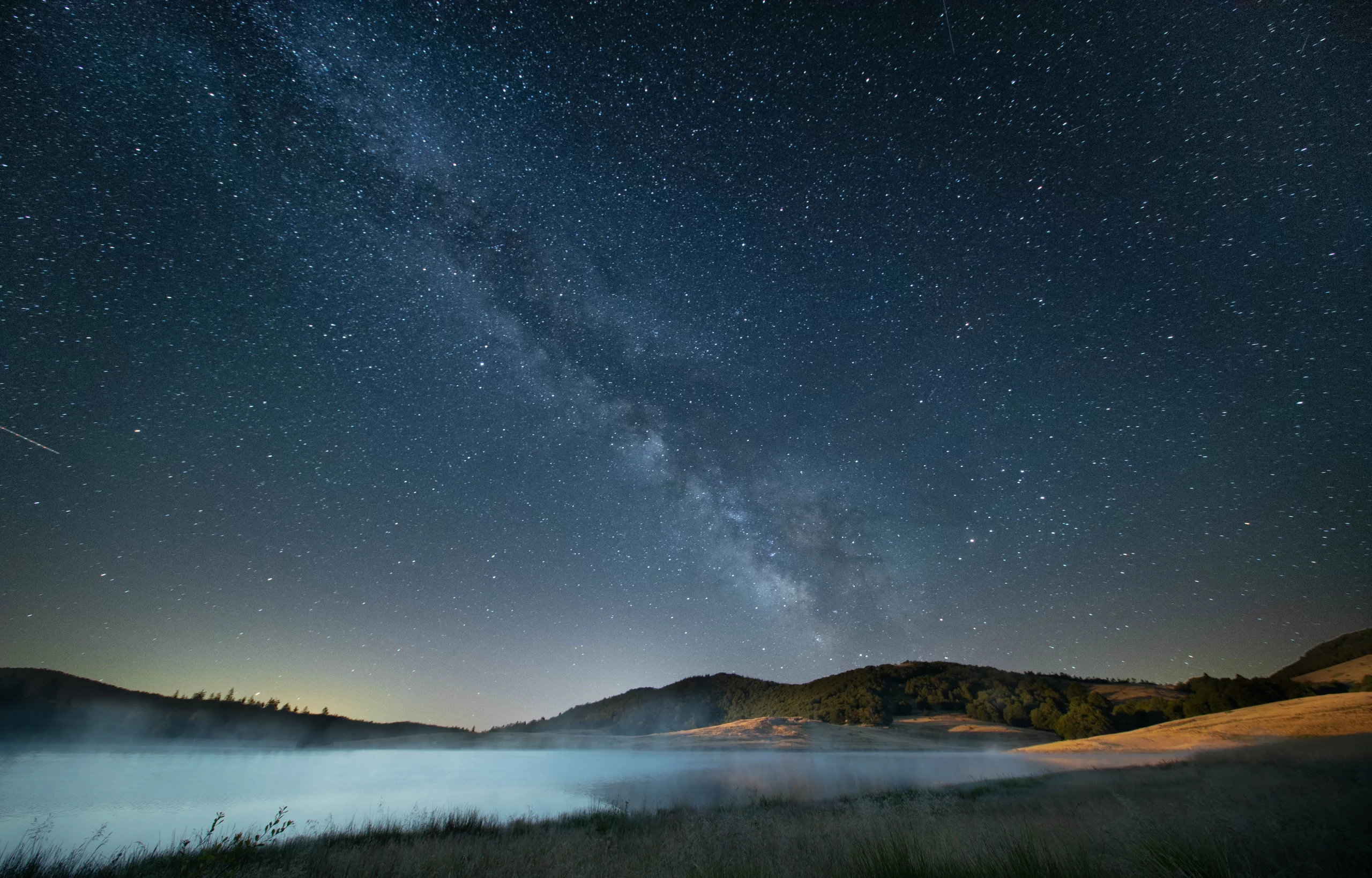 Voie lactée au dessus du lac des Pises dans le Parc national des Cévennes