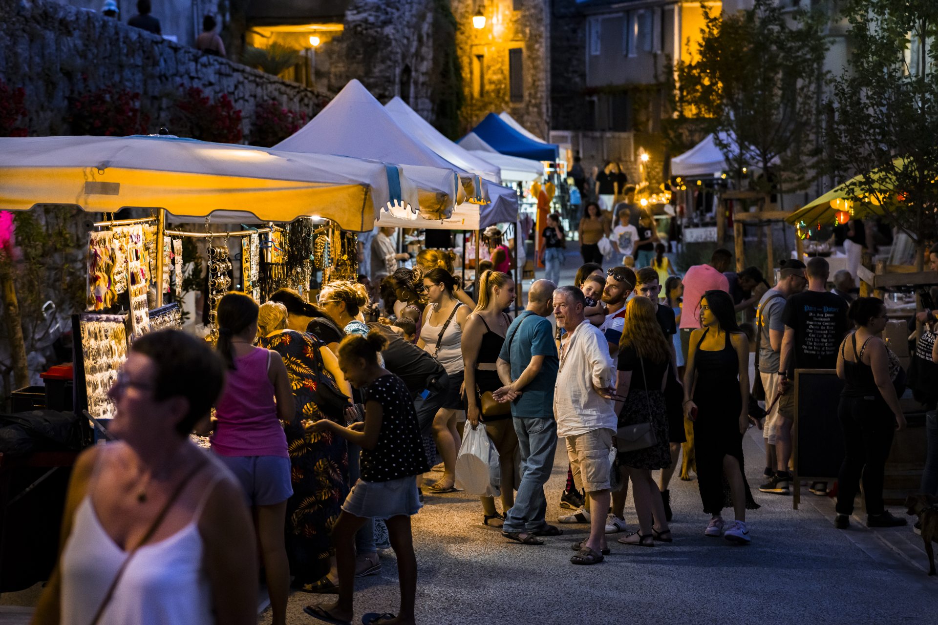 Marché nocturne Laroque